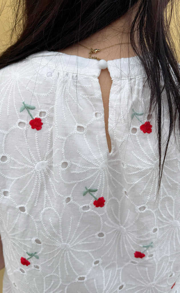 INA Copenhagen Topp - Silja - White Lace W. Embroidery Flowers