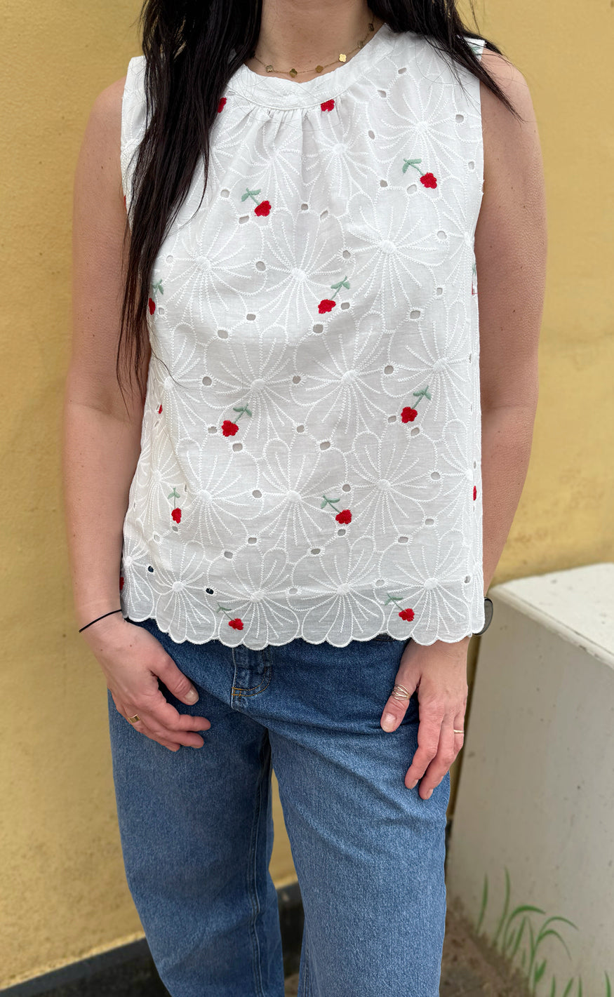 INA Copenhagen Topp - Silja - White Lace W. Embroidery Flowers