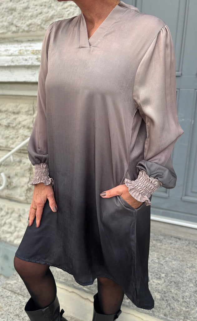 Say INA Copenhagen Kjole - Elva Short - Fading Colours