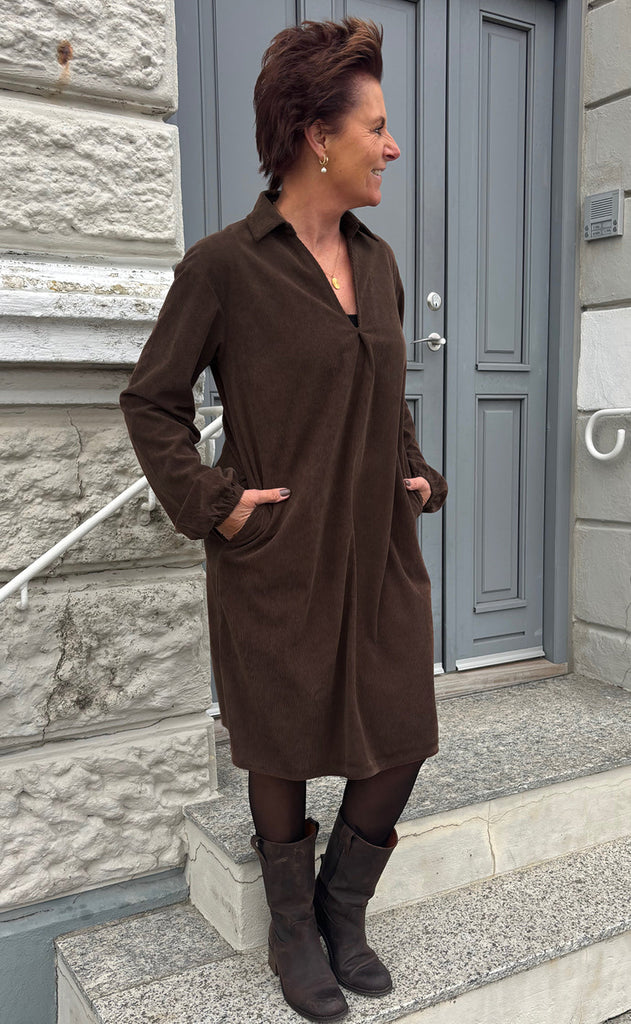 Say INA Copenhagen Kjole - Carina - Brown Corduroy