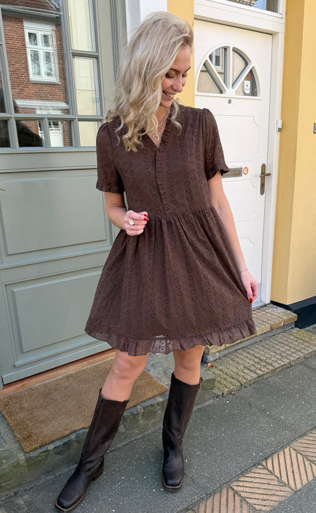 INA Copenhagen Kjole - Catja Summer - Mocca Broderie Anglaise
