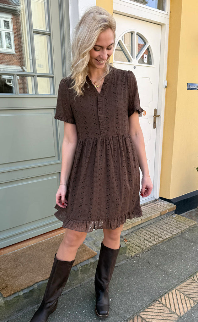 INA Copenhagen Kjole - Catja Summer - Mocca Broderie Anglaise