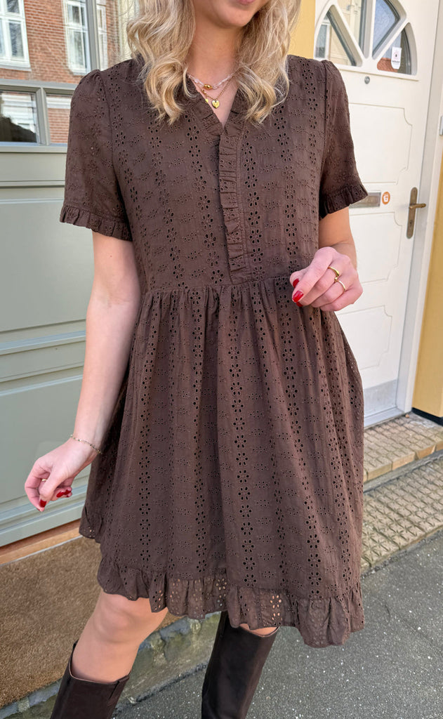 INA Copenhagen Kjole - Catja Summer - Mocca Broderie Anglaise