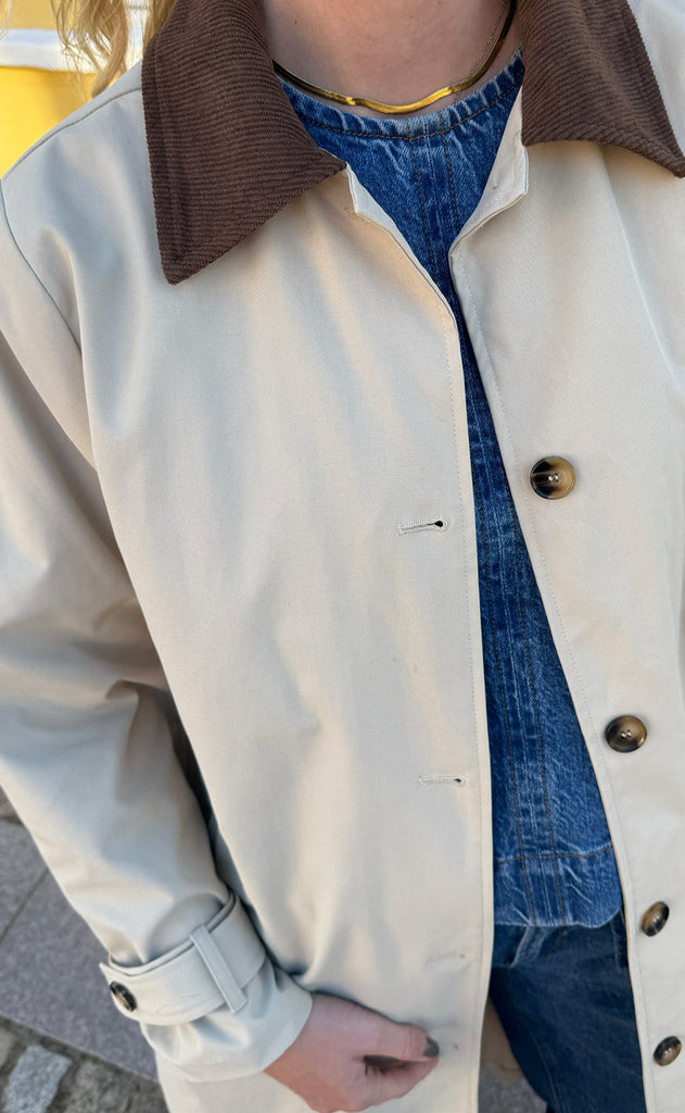 Say INA Copenhagen Trenchcoat - Louisa Long - Beige W. Corduroy