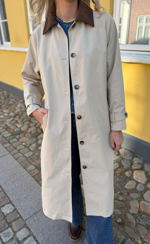 Say INA Copenhagen Trenchcoat - Louisa Long - Beige W. Corduroy