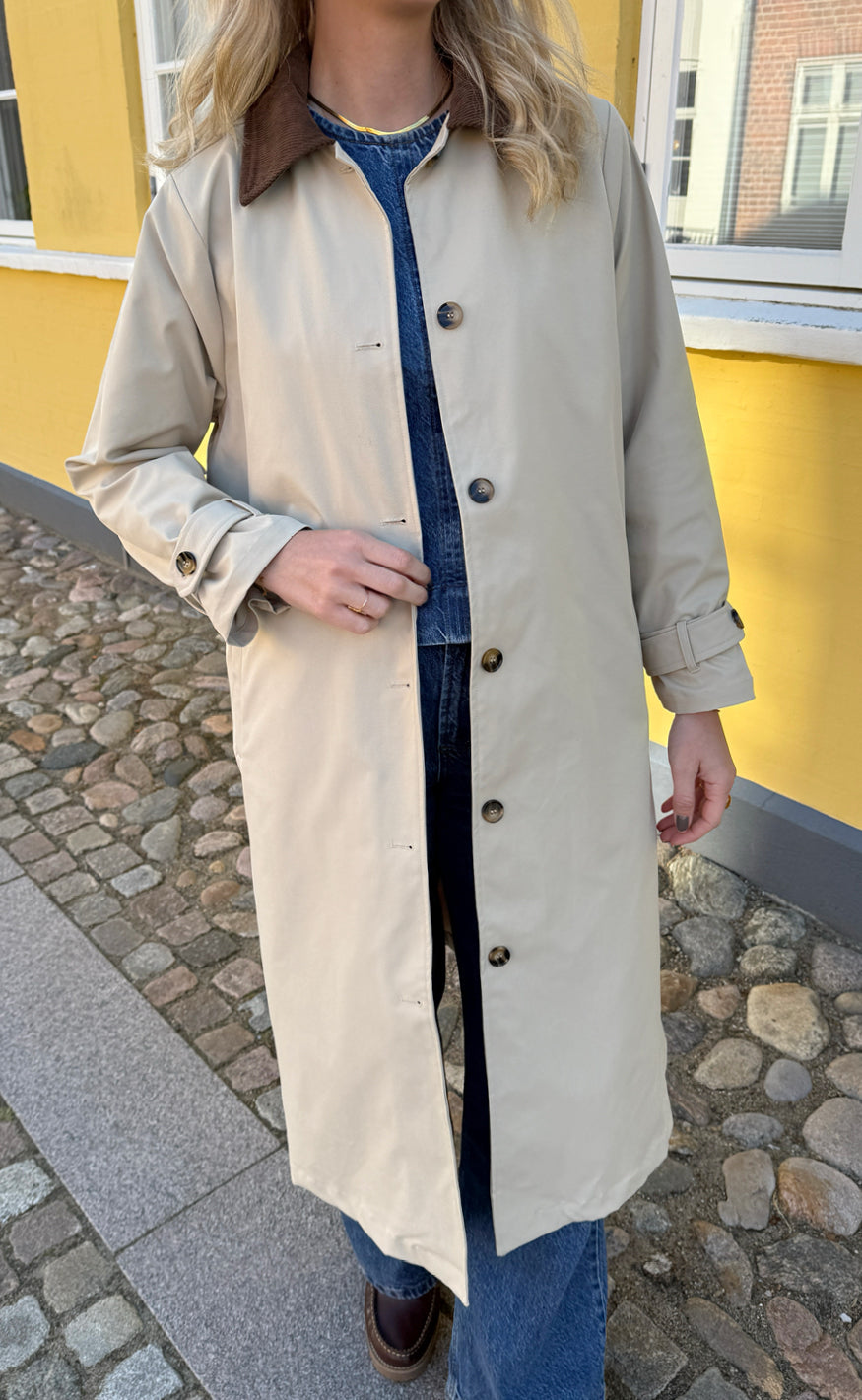Say INA Copenhagen Trenchcoat - Louisa Long - Beige W. Corduroy