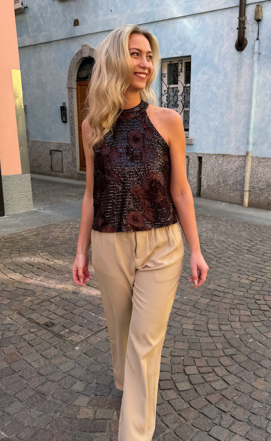 Say INA Copenhagen Topp - Ava - Dark Brown Sequin W. Flowers