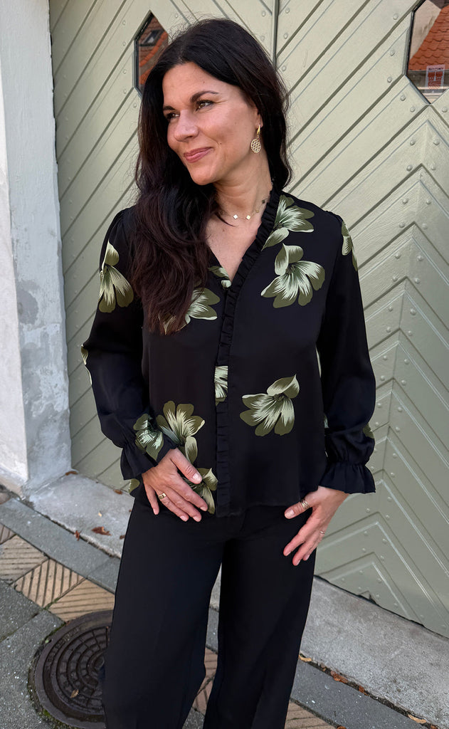 Say INA Copenhagen Bluse - Catja - Black W. Green Flower