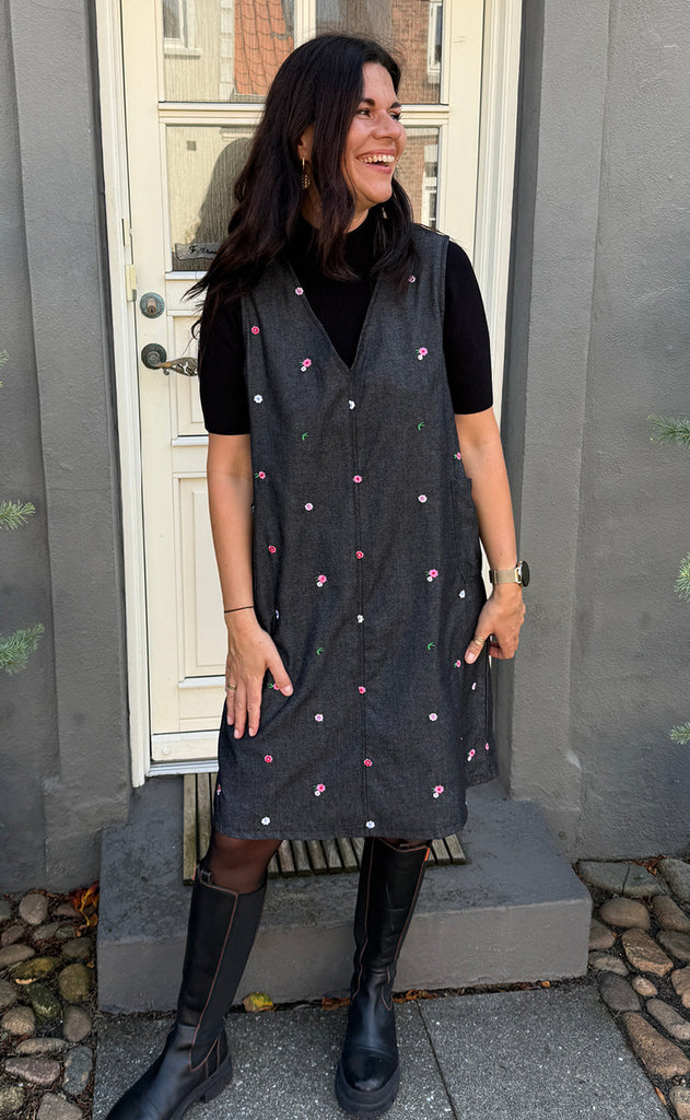 Say INA Copenhagen Kjole - Ania Spencer - Black Denim W. Flowers