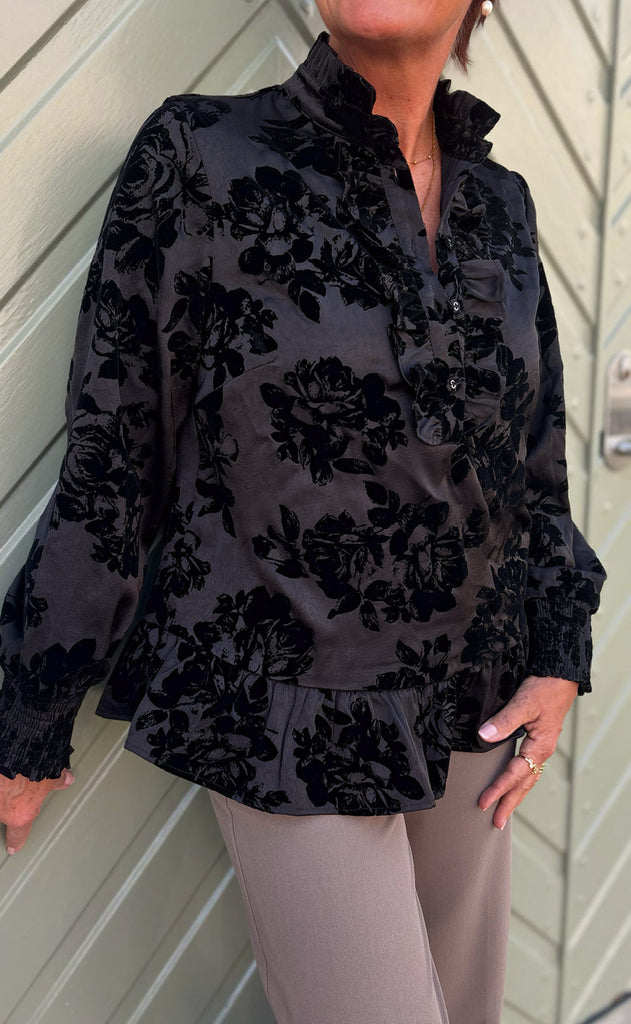 Say INA Copenhagen Bluse - Nora - Black Flowers