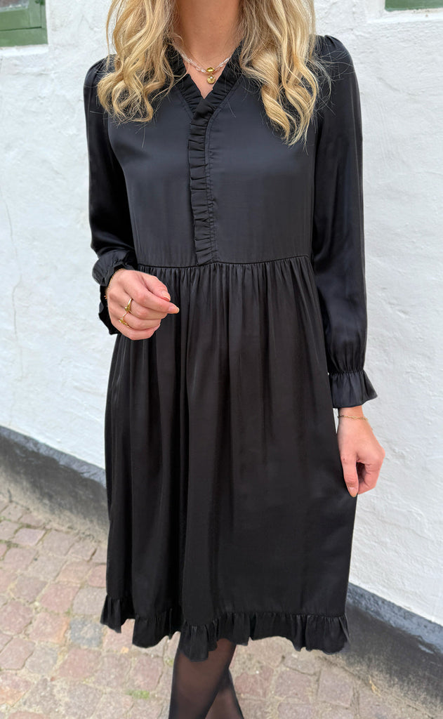 Say INA Copenhagen Kjole - Catja - Black Satin