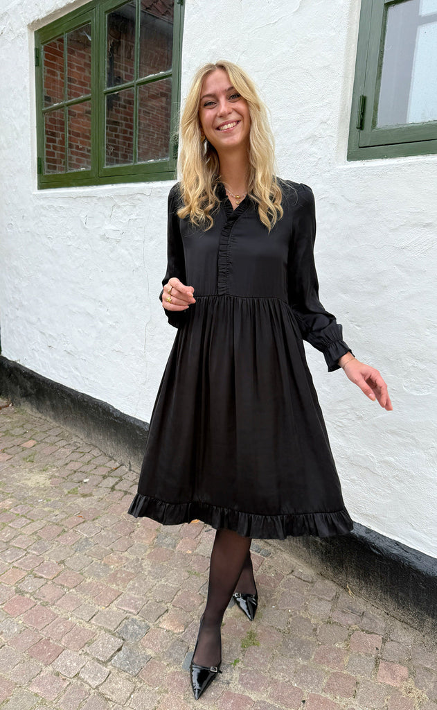 Say INA Copenhagen Kjole - Catja - Black Satin