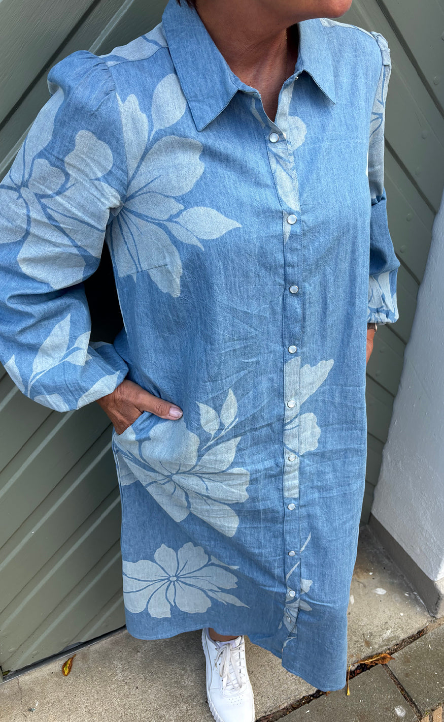 Say INA Copenhagen Kjole - Daniella Denim - Blue Denim W. Flowers