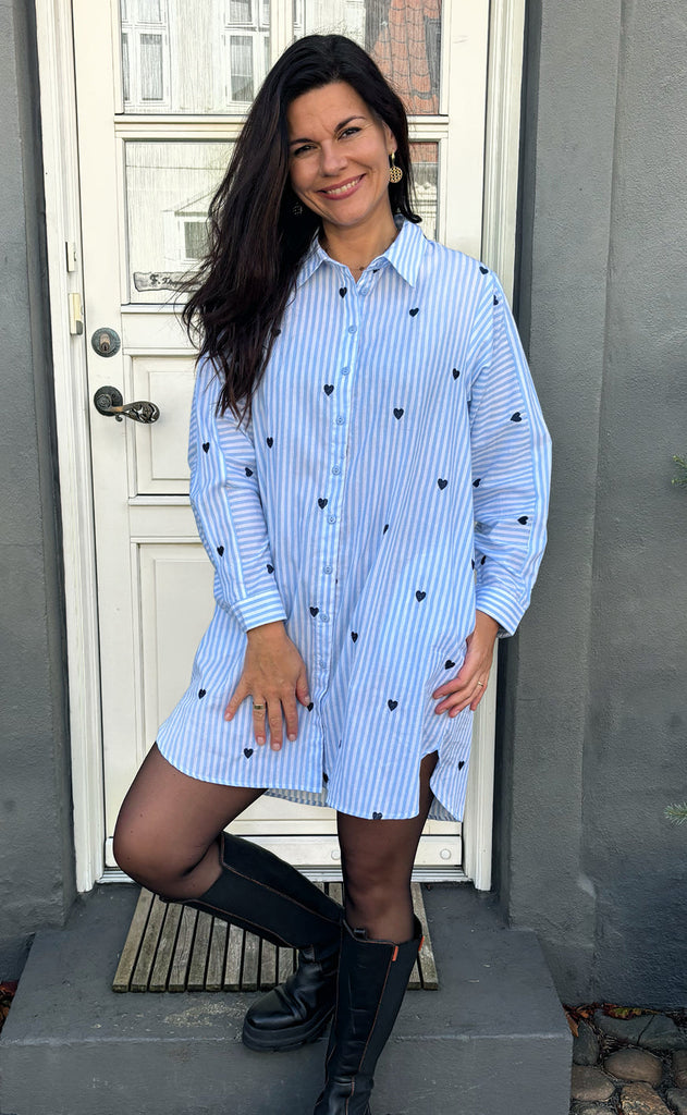 Say INA Copenhagen Skjortekjole - Katrina - Blue Striped W. Embroidery Hearts