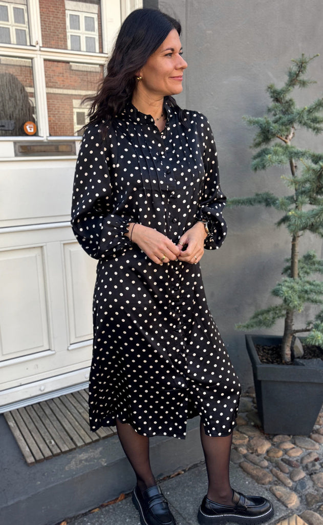 Say INA Copenhagen Kjole - Liara - Black W. White Dots