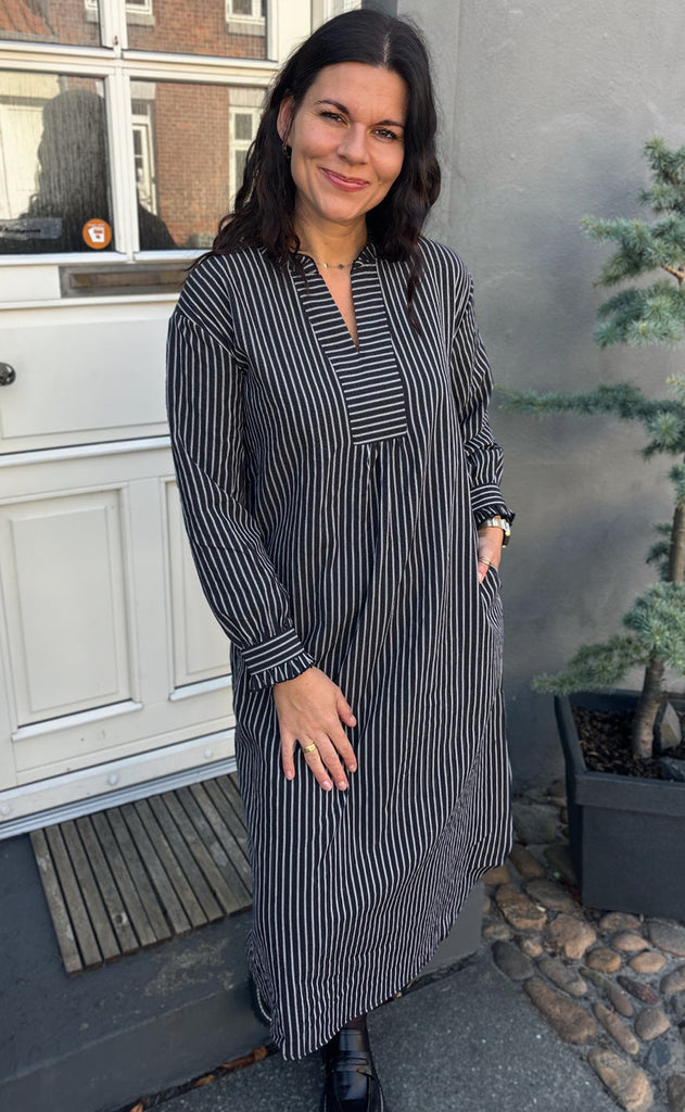 Say INA Copenhagen Kjole - Winnie LS - Black Striped