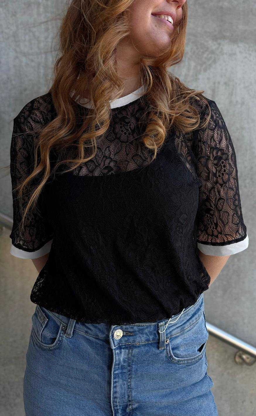 INA Copenhagen Bluse - Susanna Football - Black Lace (vendbar)