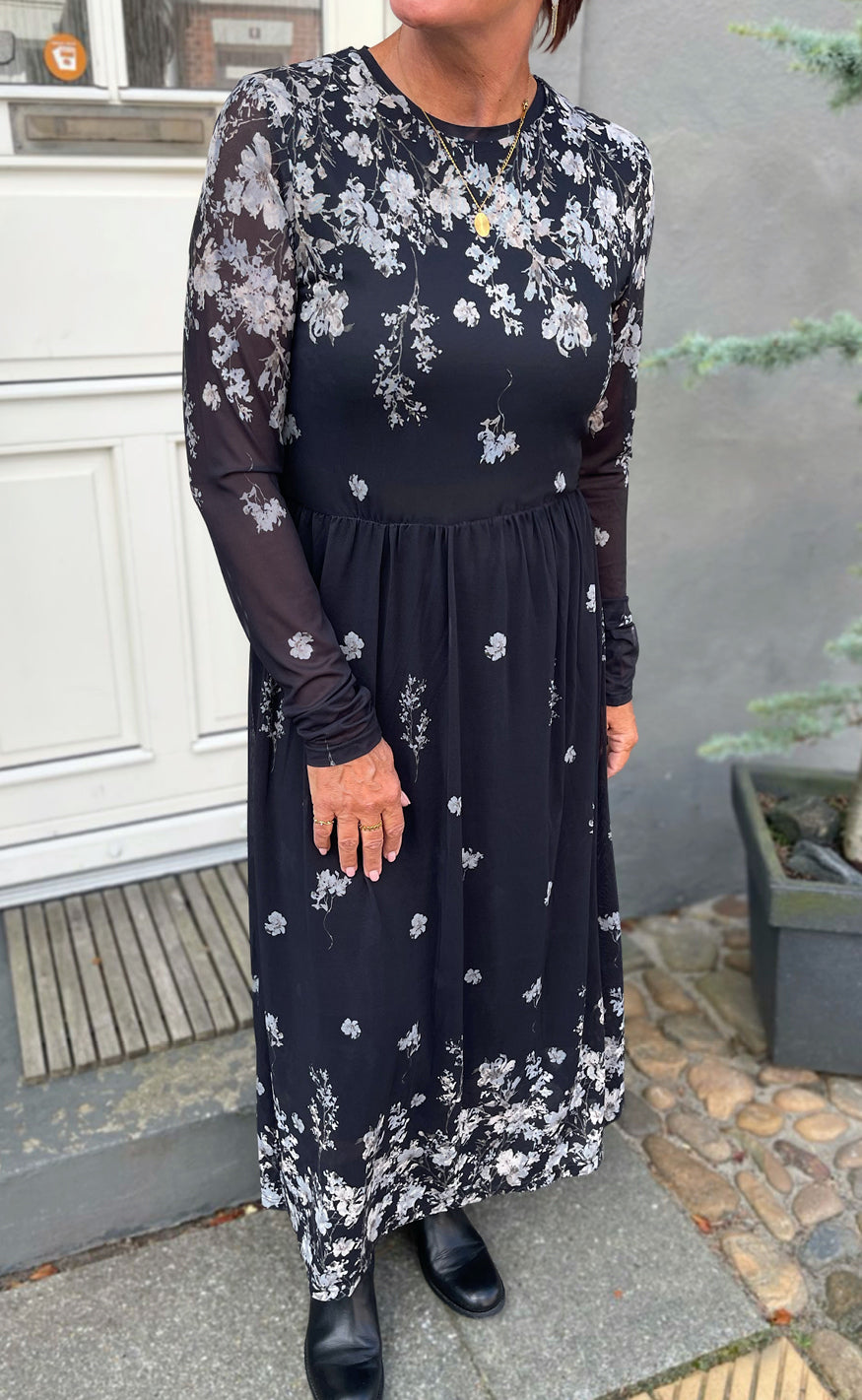 Say INA Copenhagen Kjole - Madeline Mesh - Black w. Flowers