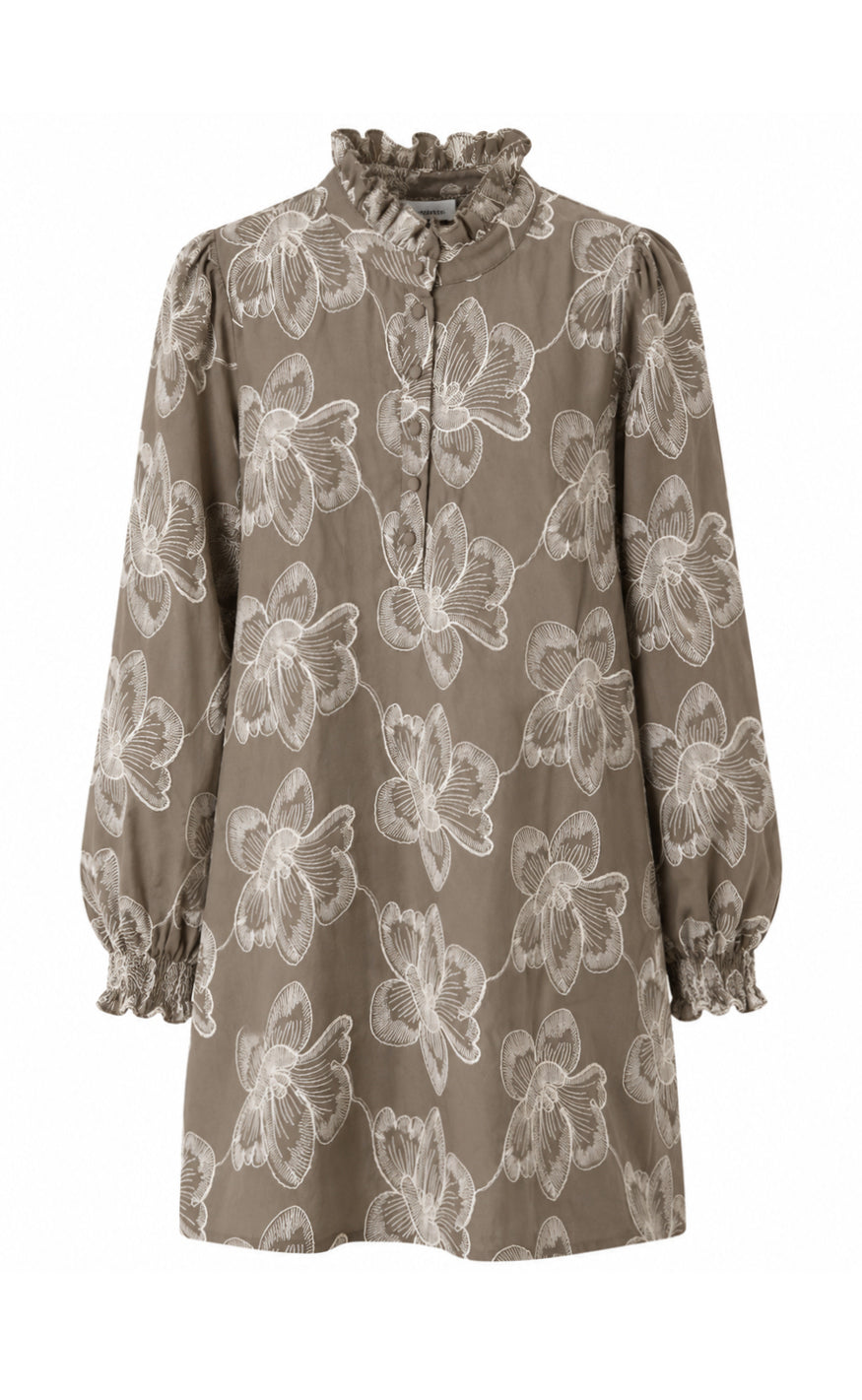 Say INA Copenhagen Kjole - Augusta - Camel W. White Embroidery