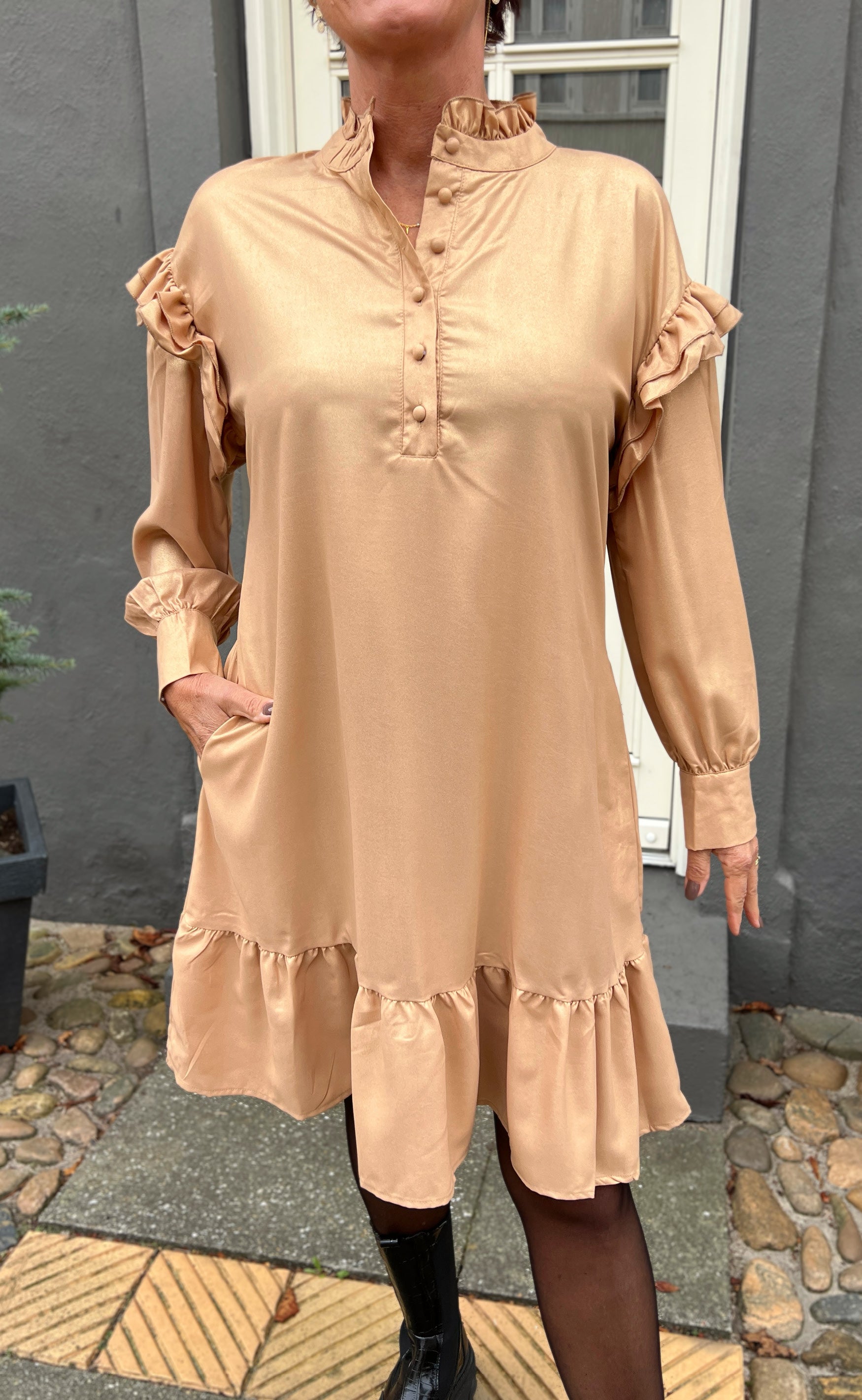 INA Copenhagen Kjole - Lisa - Beige W. Gold Glitter
