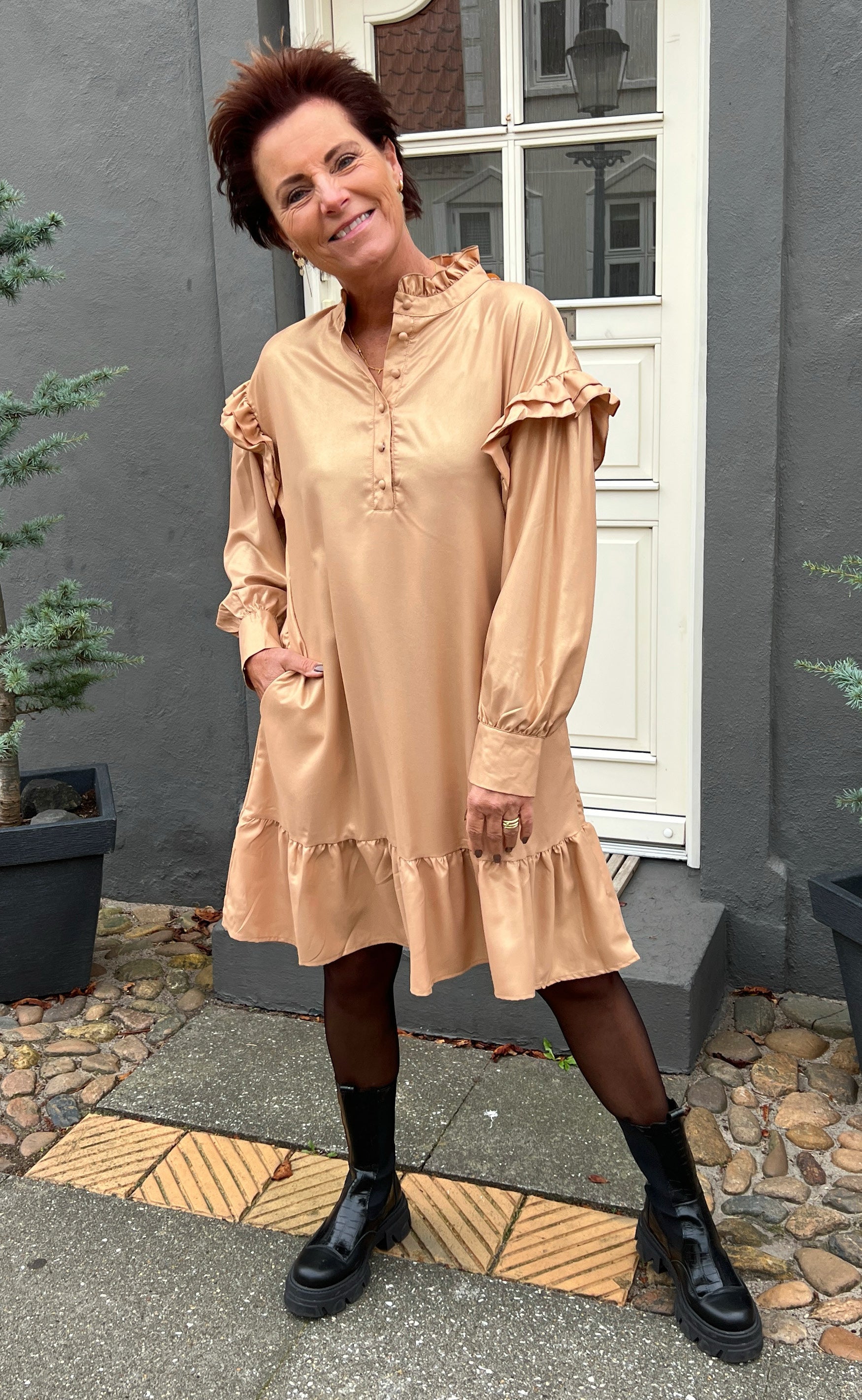 INA Copenhagen Kjole - Lisa - Beige W. Gold Glitter
