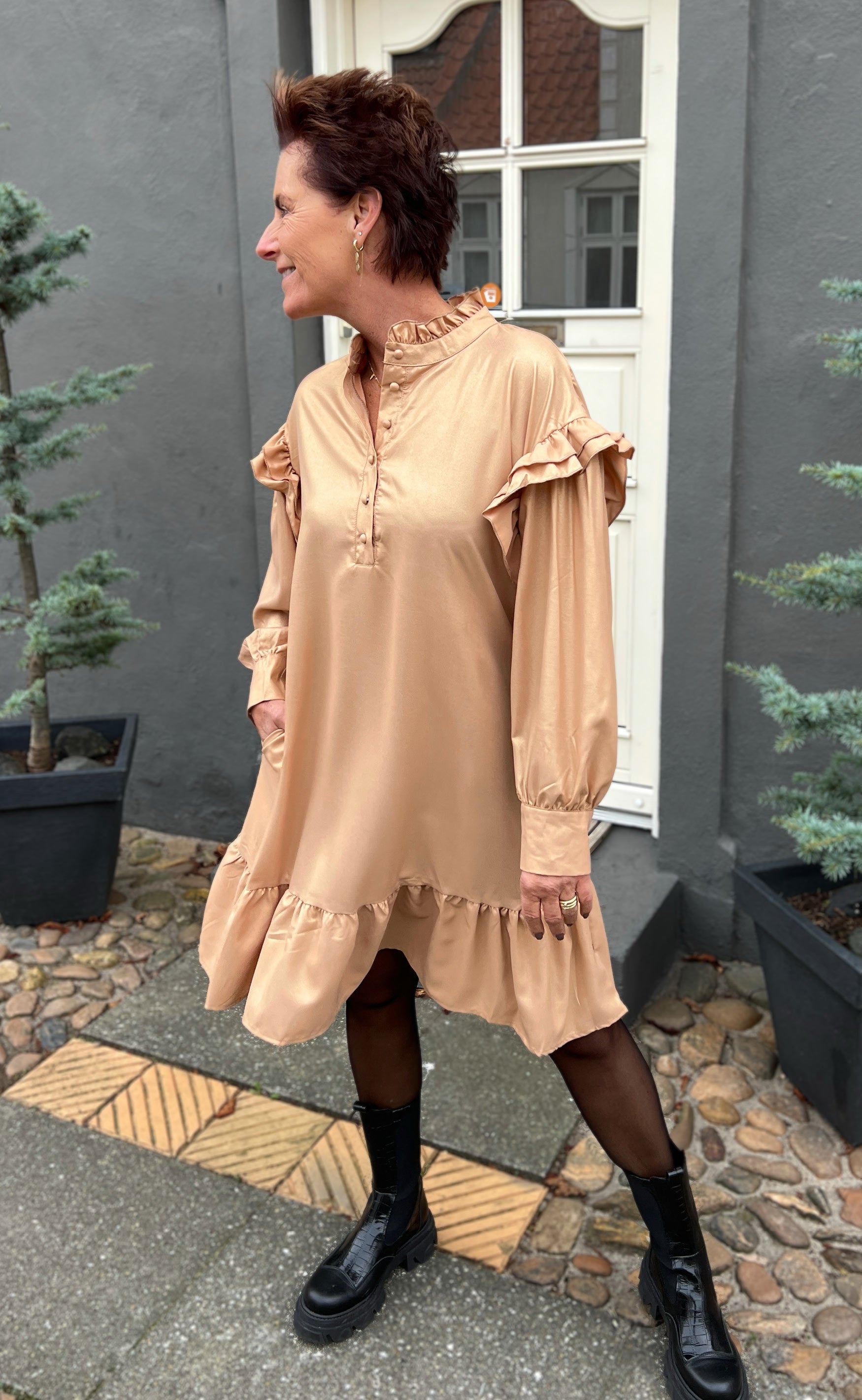 INA Copenhagen Kjole - Lisa - Beige W. Gold Glitter