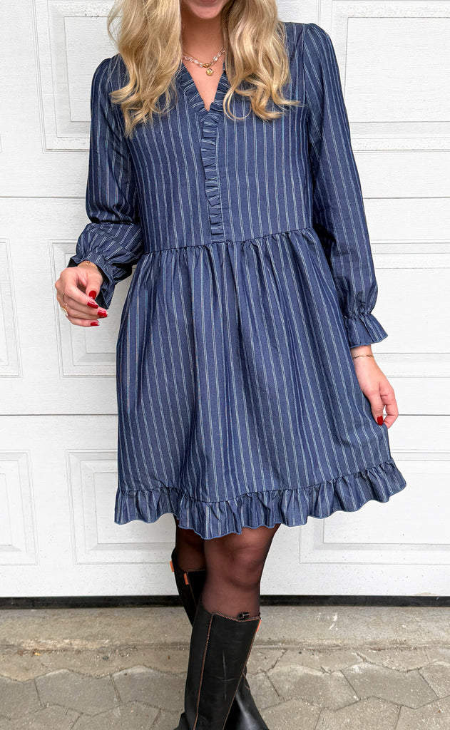 Say INA Copenhagen Kjole - Catja Short - Dark Denim Blue W. Pinstripe