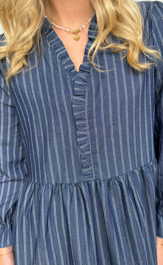 Say INA Copenhagen Kjole - Catja Short - Dark Denim Blue W. Pinstripe