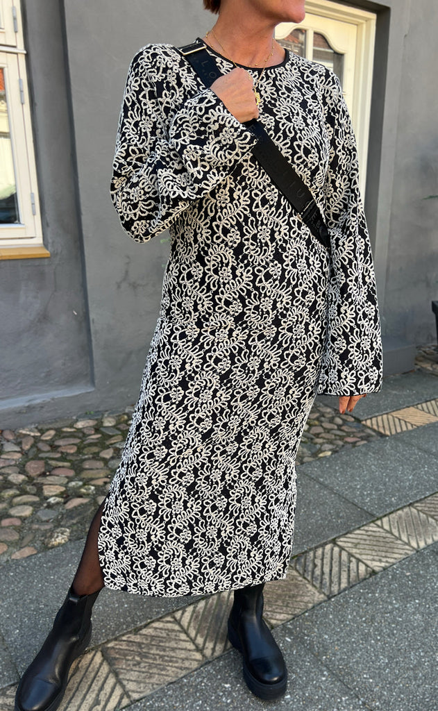 INA Copenhagen Kjole - Lanza - Black W. White Paisley