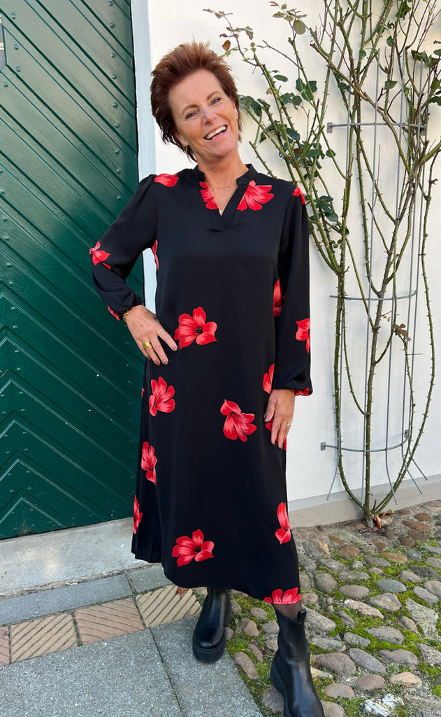 INA Copenhagen Kjole - Tia - Black W. Red Flowers