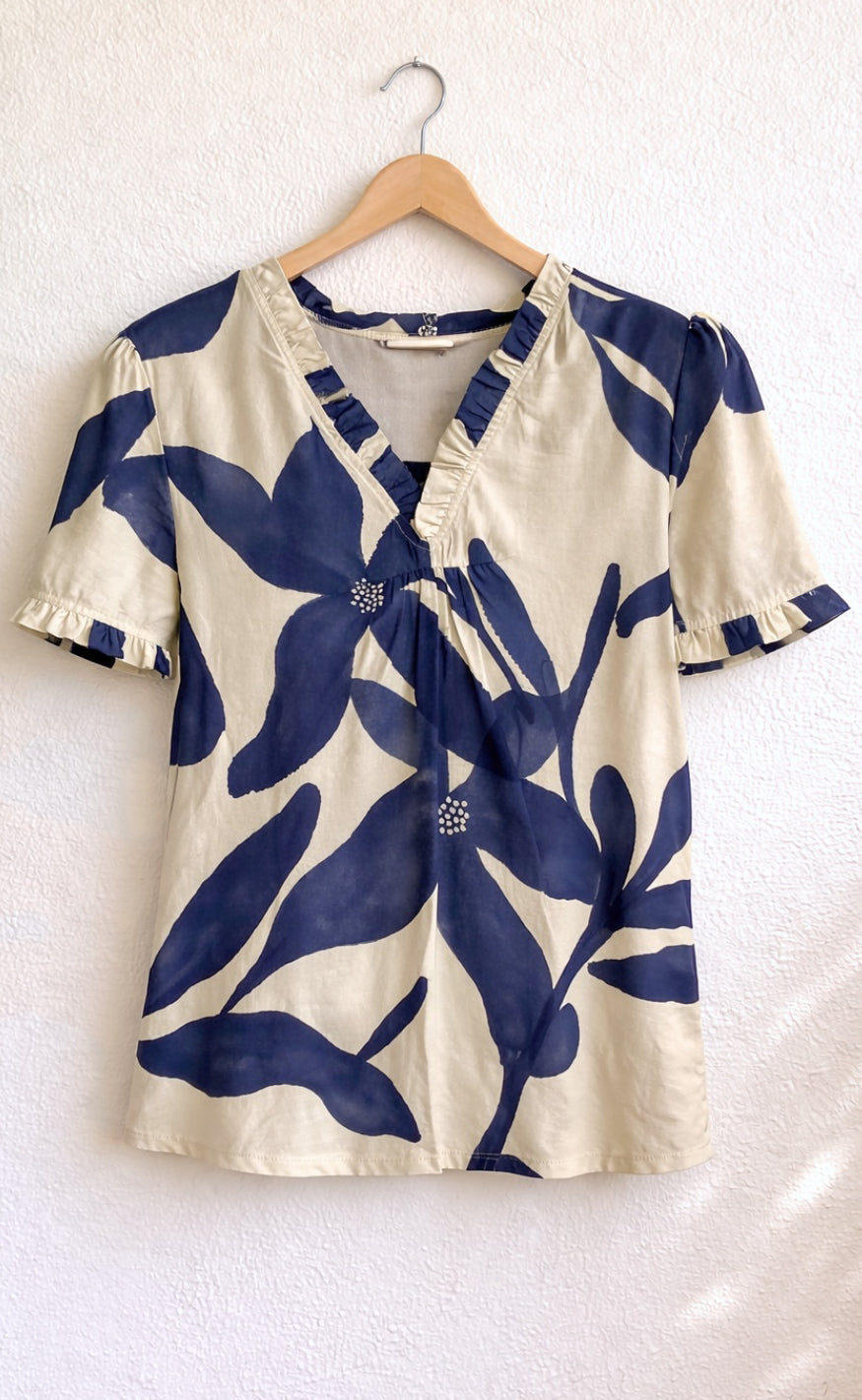 Say INA Copenhagen T-Shirt - Katiah - Off White W. Blue Flowers