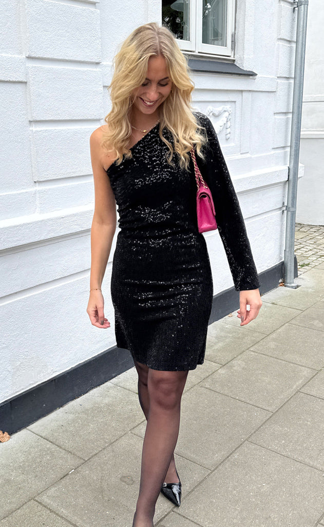 Say INA Copenhagen Kjole - Tania One Shoulder - Black Sequin