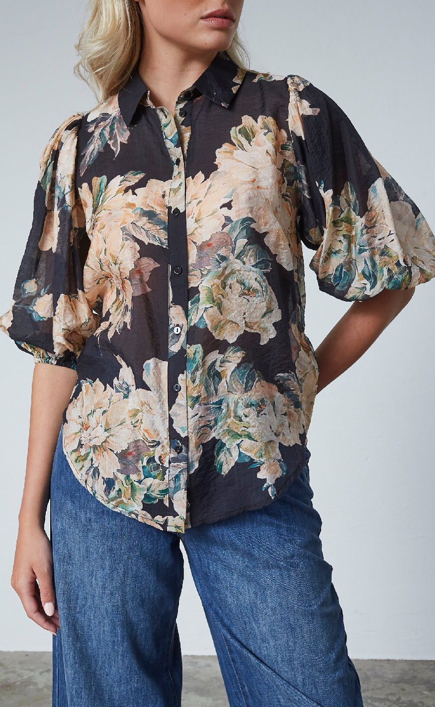 Love & Divine Bluse - Love436-17 - Black/Flower