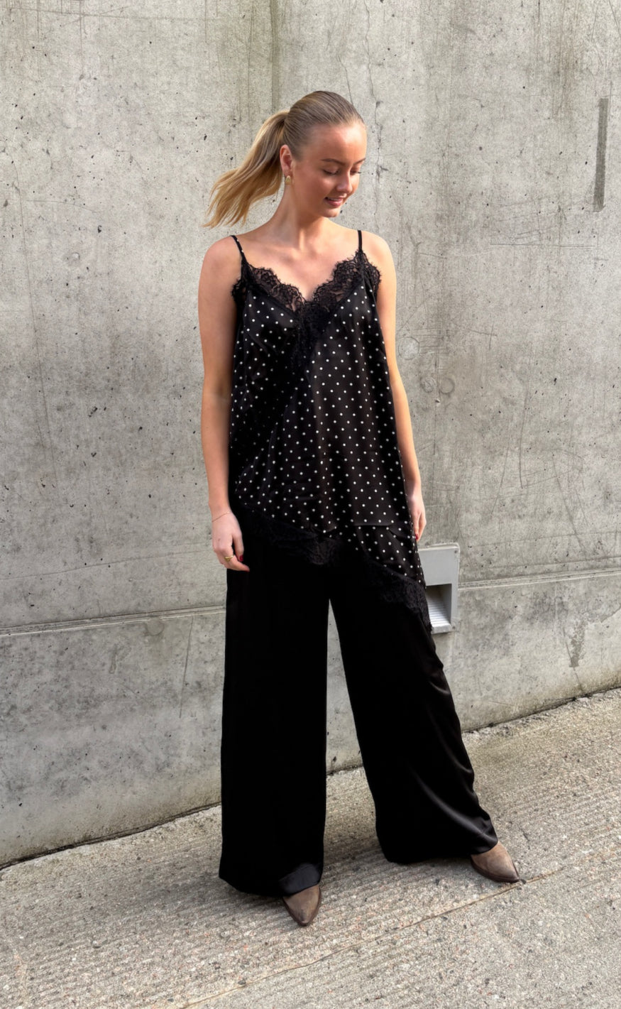 Love & Divine Kjole - Love1472-1 - Black Dot