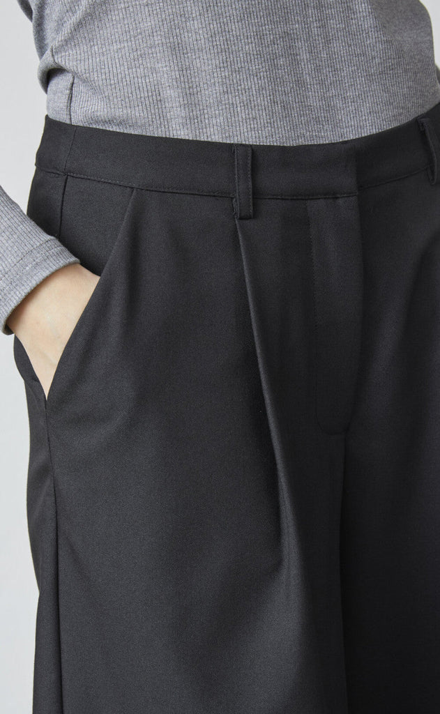 Love & Divine Shorts - Love1297 - Black