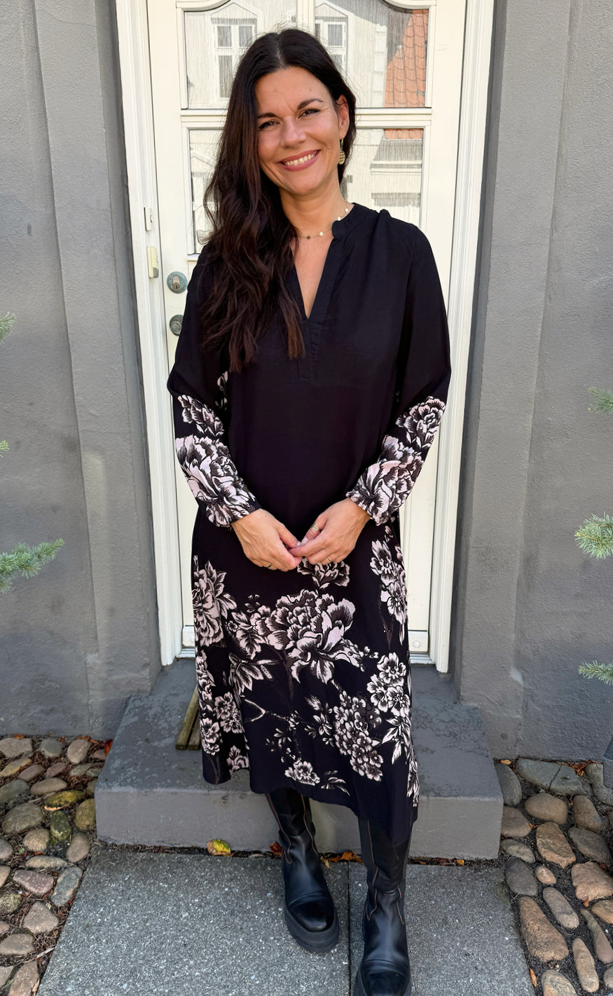 Say INA Copenhagen Kjole - Kae - Black W. Flowers
