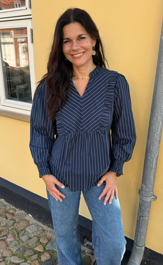 Say INA Copenhagen Bluse - Sasha - Navy Blue Pinstripe