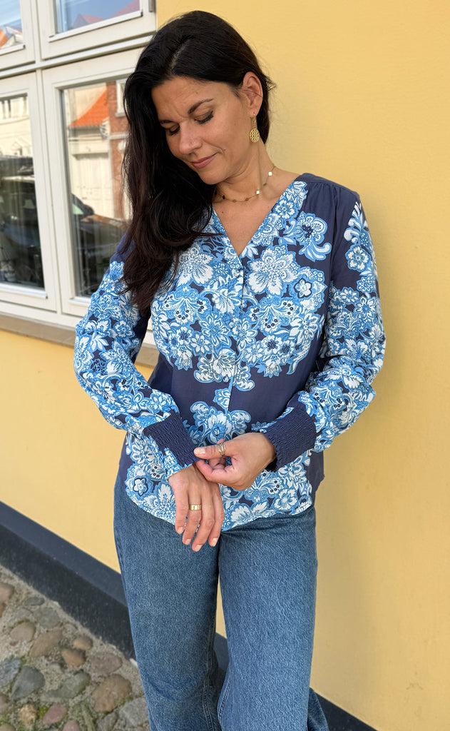 Say INA Copenhagen Skjorte - Hanna - Blue Flowers