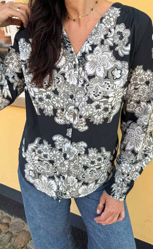 Say INA Copenhagen Skjorte - Hanna - Black W. Flowers