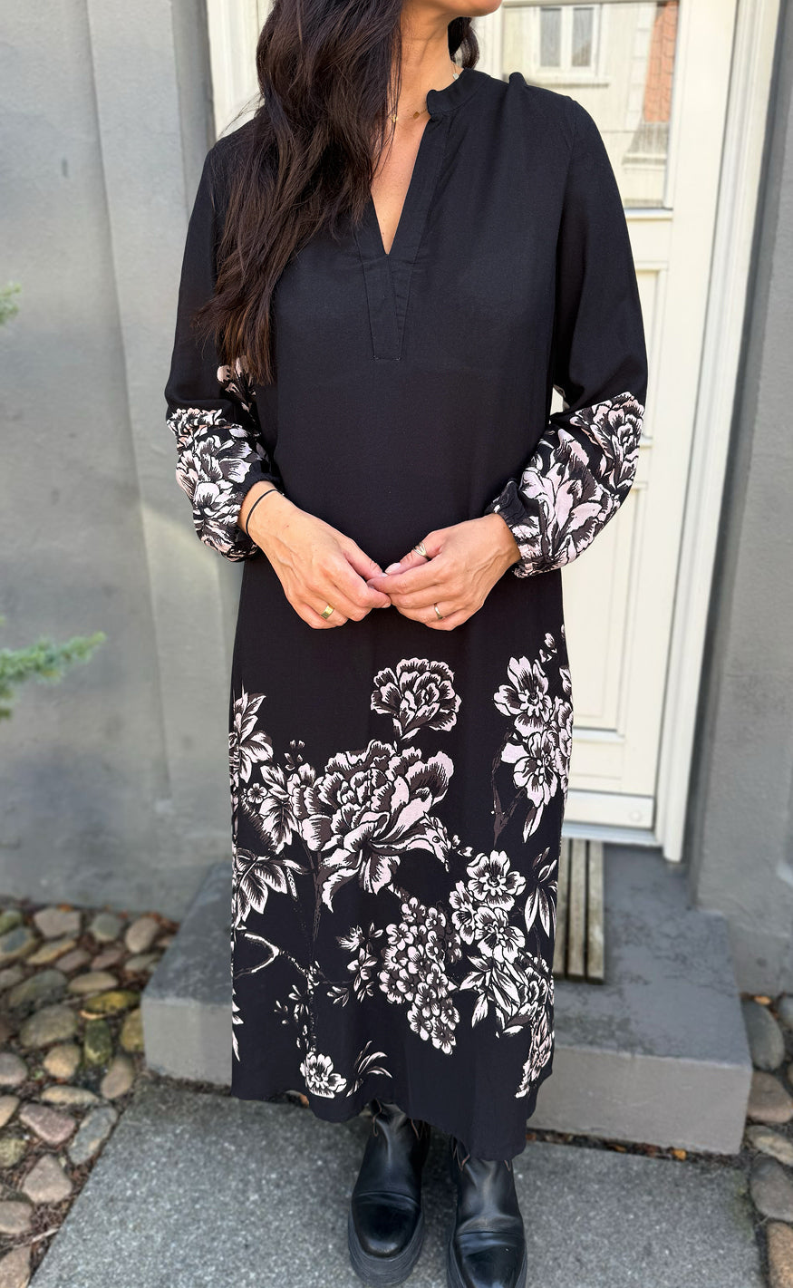 Say INA Copenhagen Kjole - Kae - Black W. Flowers