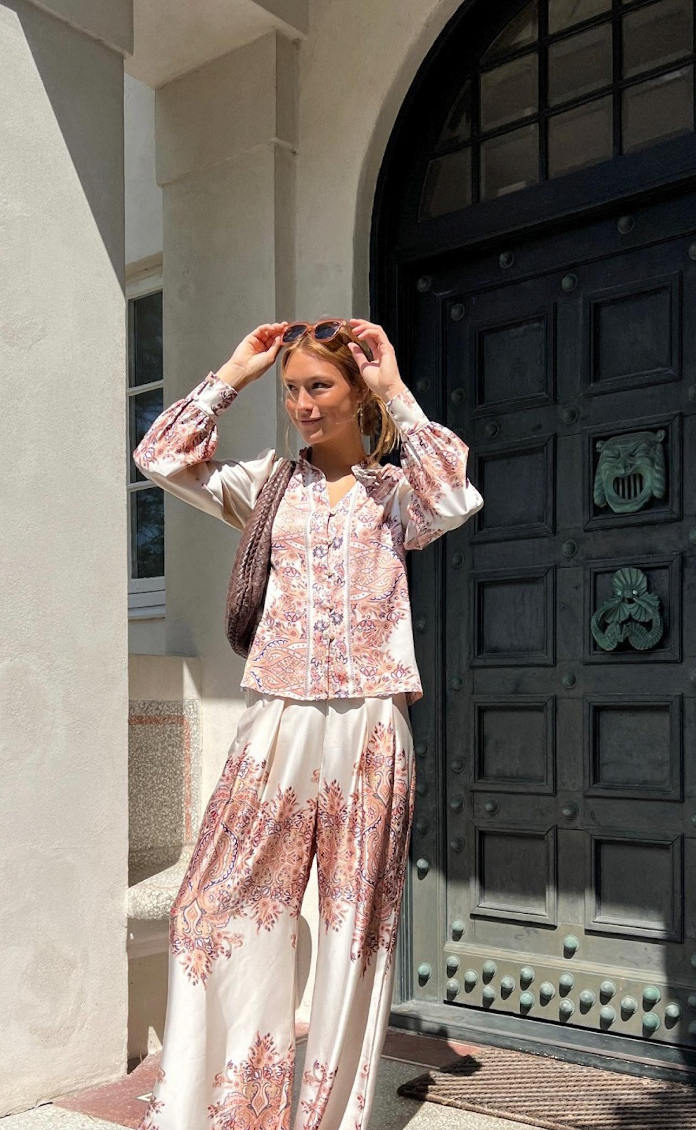 Neo Noir Blouse - Massima Paisley border - Creme