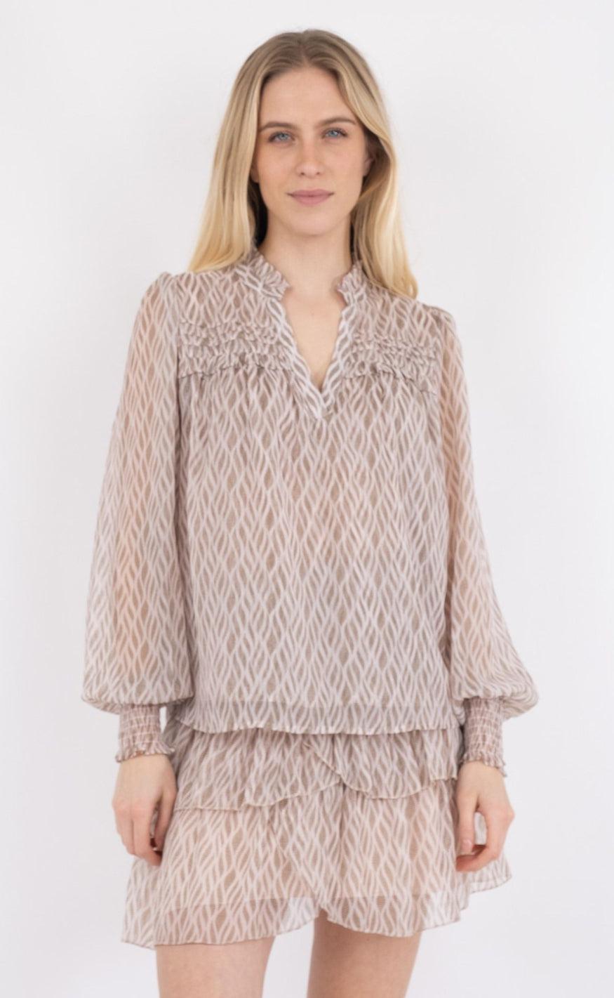 Neo Noir Bluse  - Rhia Graphic - Powder