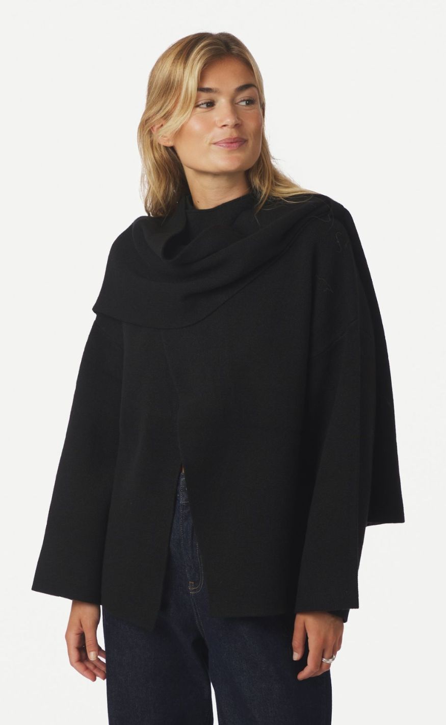 Neo Noir Bluse - Wals Knit Scarf - Black