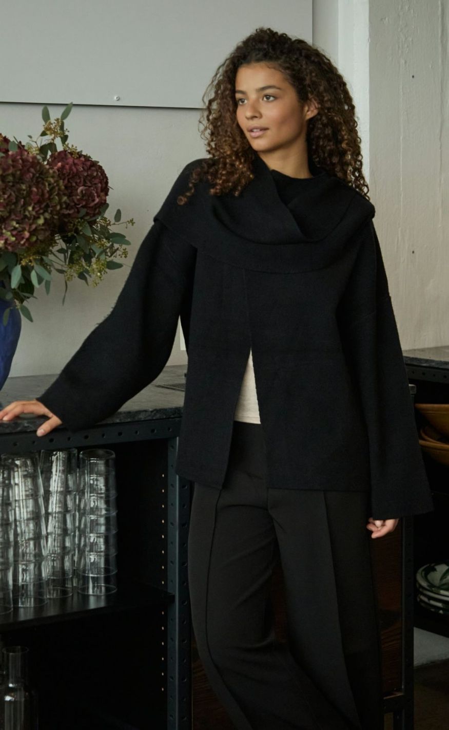 Neo Noir Bluse - Wals Knit Scarf - Black