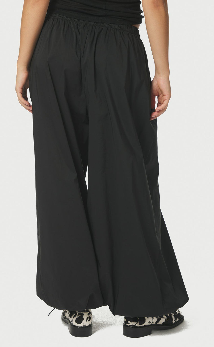Neo Noir Bukser - Roxane Balloon - Black