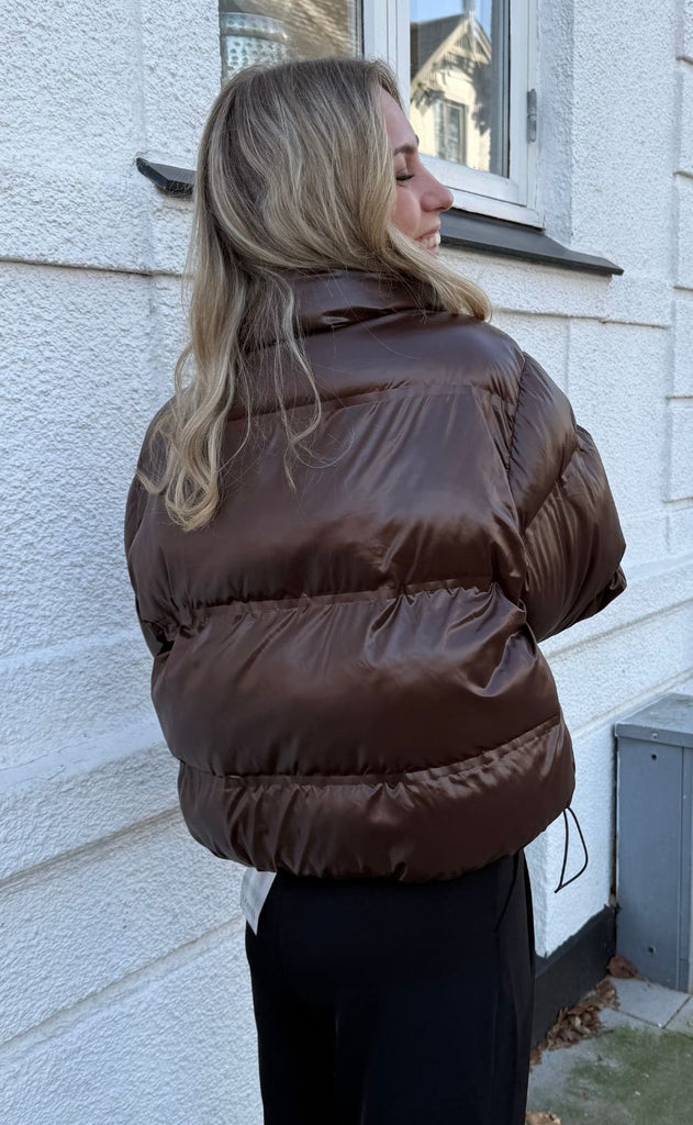 Neo Noir Jakke - Rhea Shiny Puffer - Dark Brown