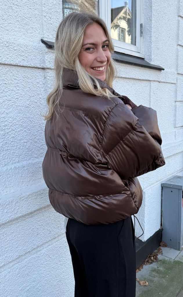 Neo Noir Jakke - Rhea Shiny Puffer - Dark Brown