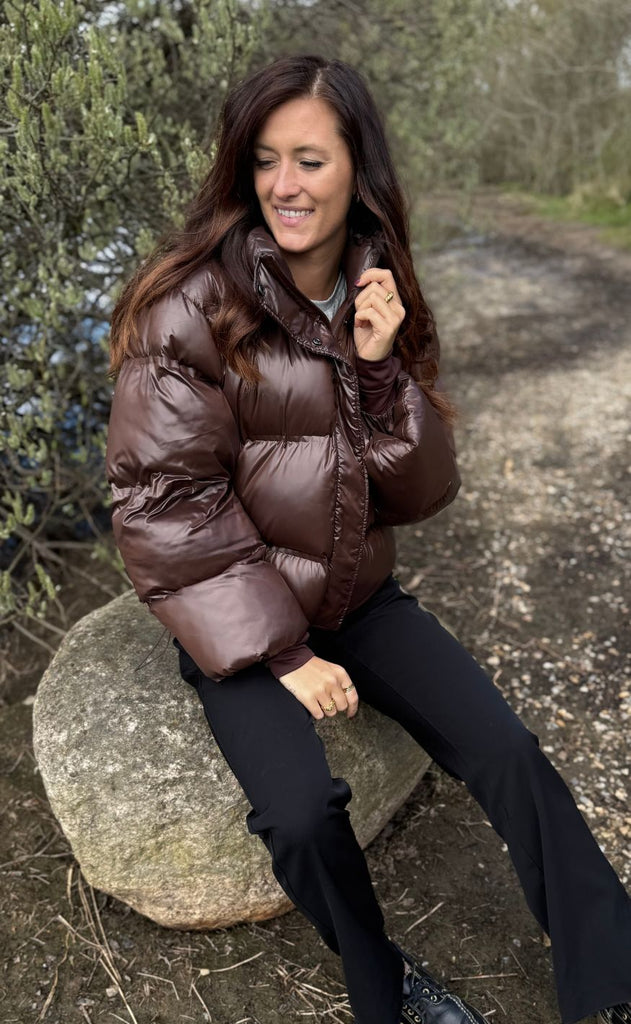 Neo Noir Jakke - Rhea Shiny Puffer - Dark Brown
