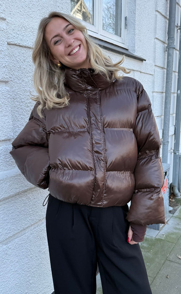 Neo Noir Jakke - Rhea Shiny Puffer - Dark Brown