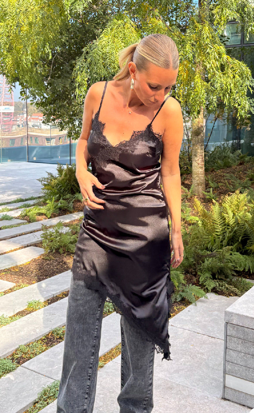 Noisy May Kjole - Sofie Satin - Black